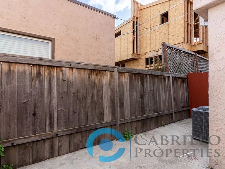 4776 Bancroft St — Photo 23