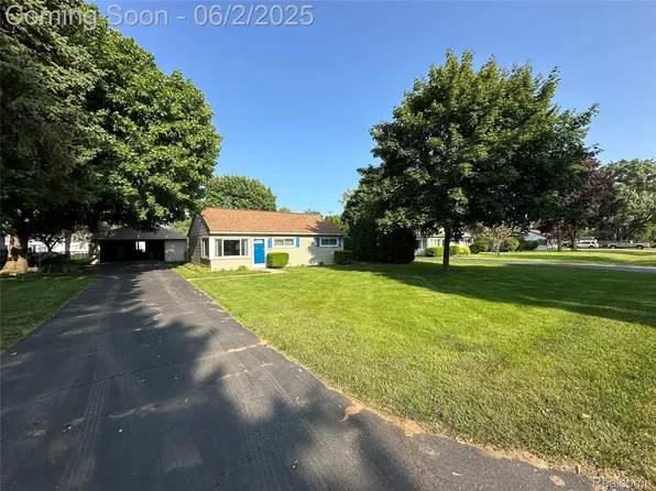 2068 Kohler St, Waterford, MI 48329