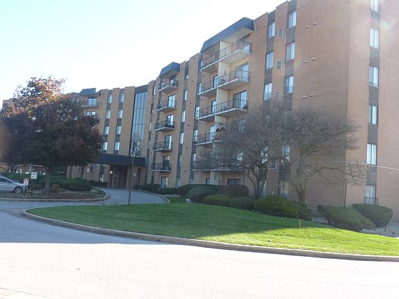 4th image of 900 W Sunset Dr APT 413