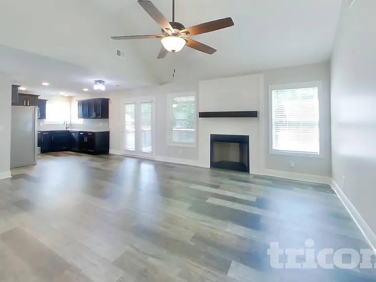 492 Woodtrace Dr — Photo 2