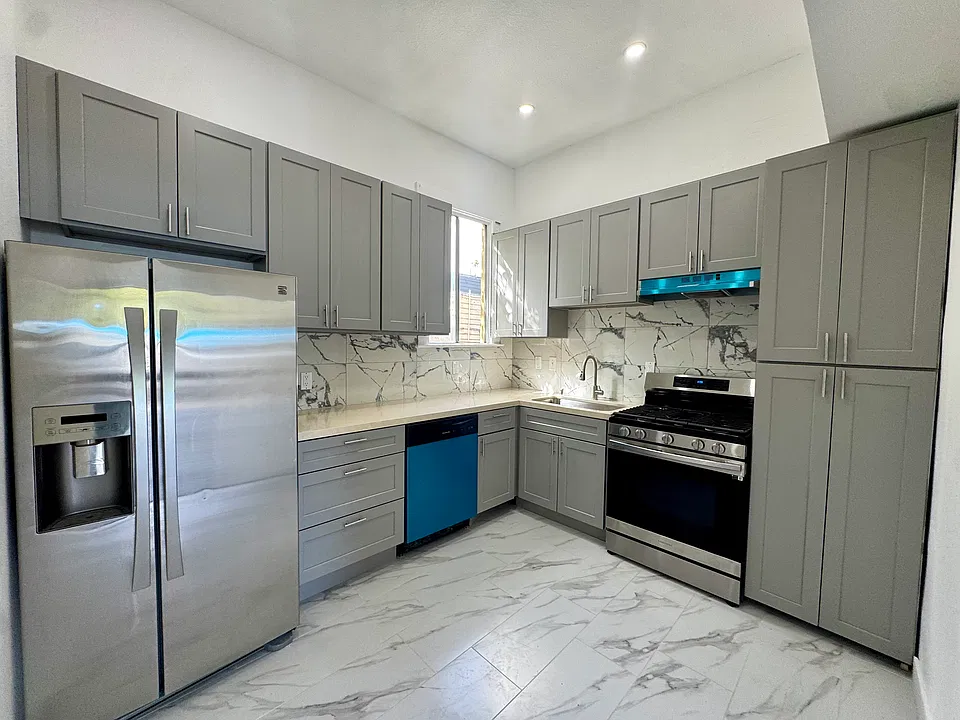 16 Cortland Ave