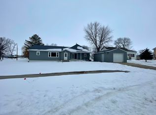 1105 Matthews Ave, Armour, SD 57313
