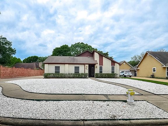 2nd image of 811 Wood Bridge Cir