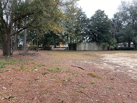 5th image of 2801 N Oak St