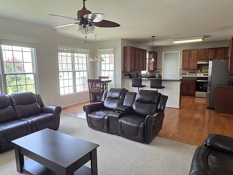4804 Coachmans Landing Ct — Photo 30