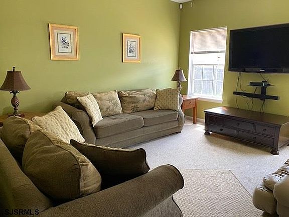 4th image of 305 Xanthus Ave