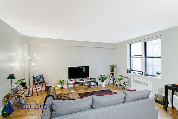 Rented by Anchor Associates | media 12