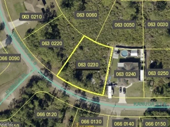905 Kanuga St E, Lehigh Acres, FL 33974