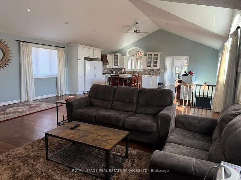 100 Essa Rd #UPPER LEVEL — Photo 4