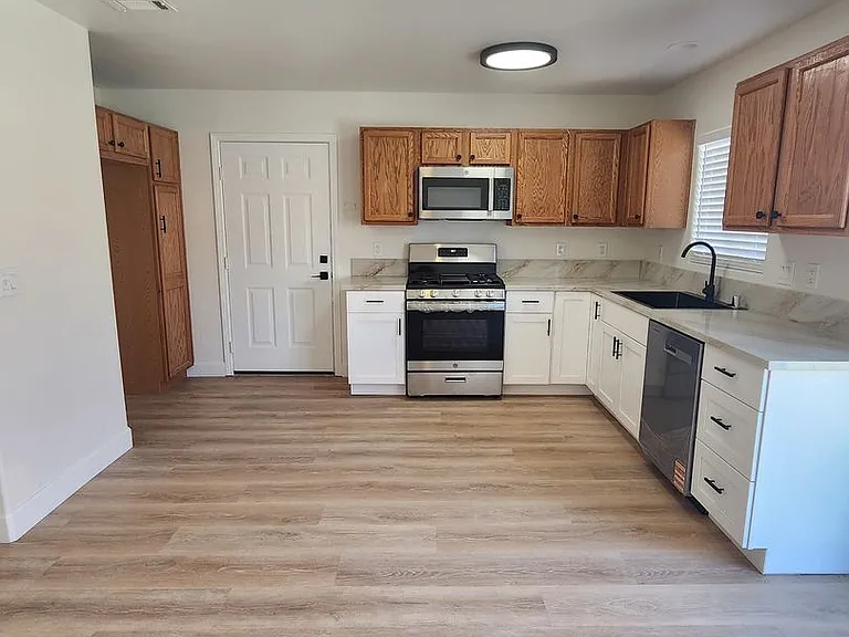 6331 Hermosa Ave — Photo 1