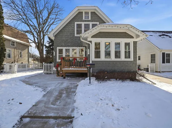 117 Harrison Ave, Waukesha, WI 53186