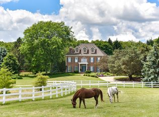 W330N243 Kettle Moraine Dr, Delafield, WI 53018