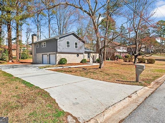 3rd image of 3940 Pinehurst Valley Dr