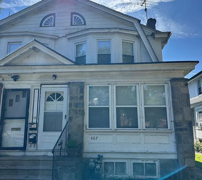 407 E 19th St