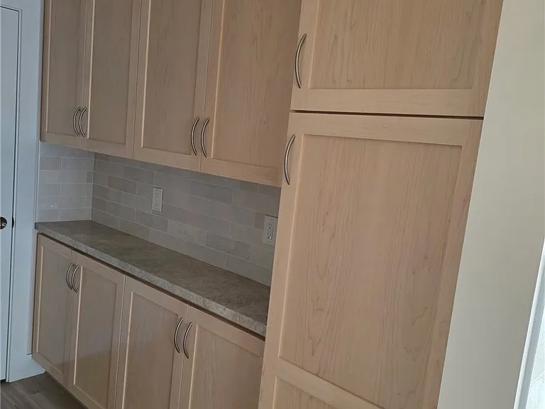 1108 A Front — Photo 36