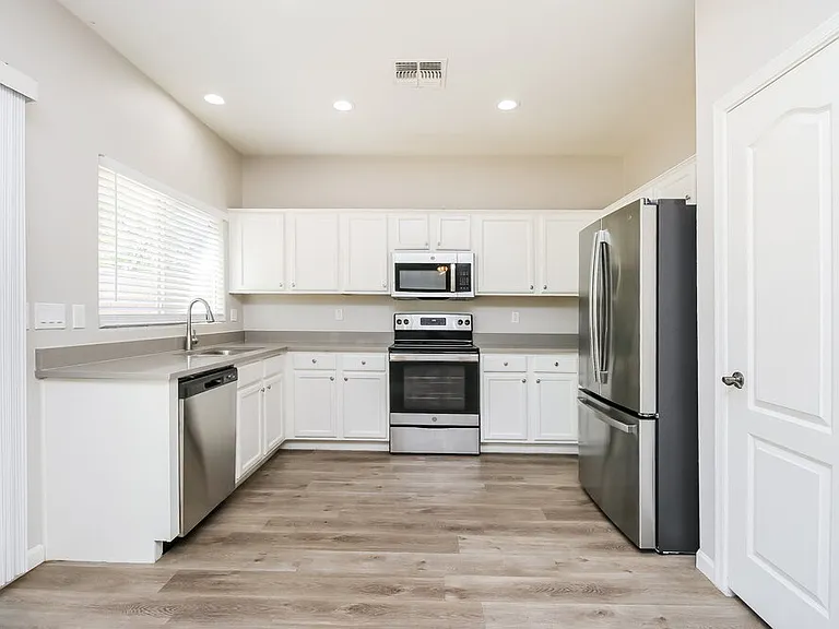 11559 W Buchanan St — Photo 7