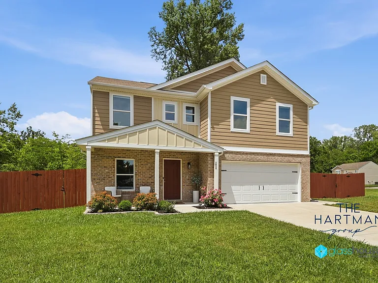 1018 Louise Dr — Photo 2