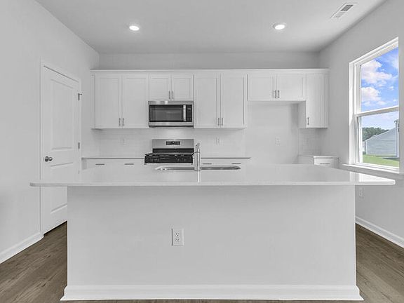 5th image of 812 Norma Dr