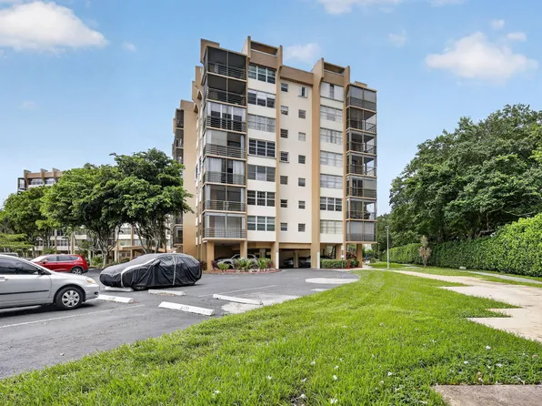 1400 Saint Charles Place #313, Pembroke Pines, FL 33026