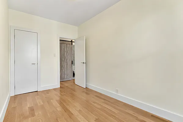 Rented by Halvatzis Realty | media 18