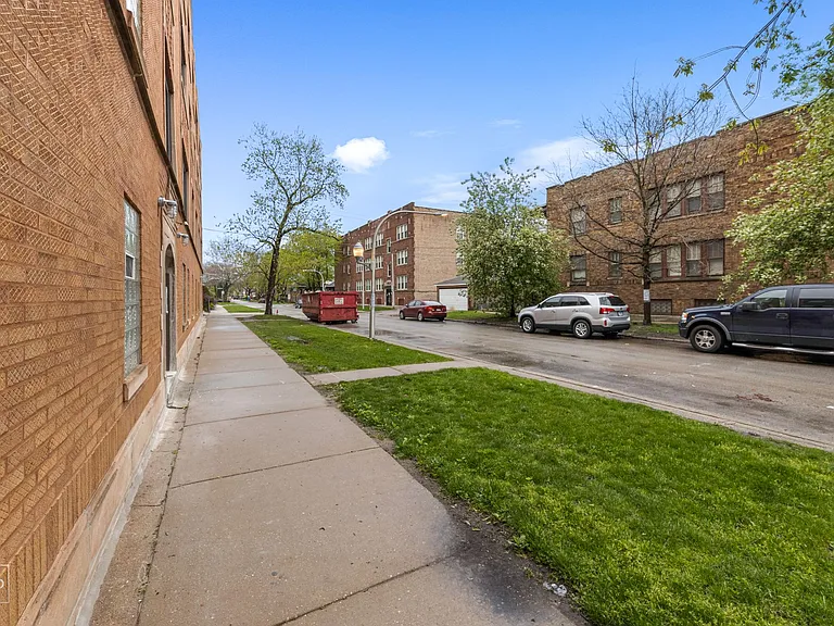 7657 S East End Ave — Photo 17