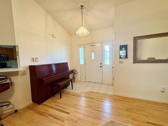 5th image of 922 CHELSEA WAY