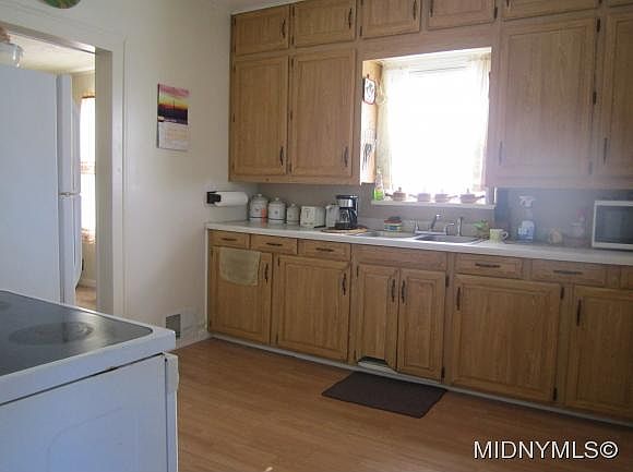 2nd image of 121 Arsenal St