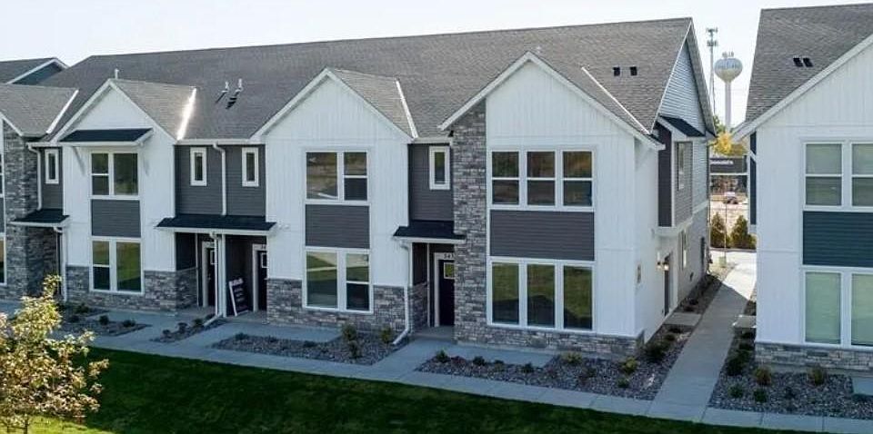 1st image of 2432 Blossom Cir