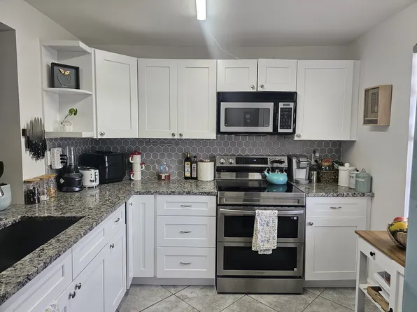 301 SE 3rd St, Dania Beach, FL