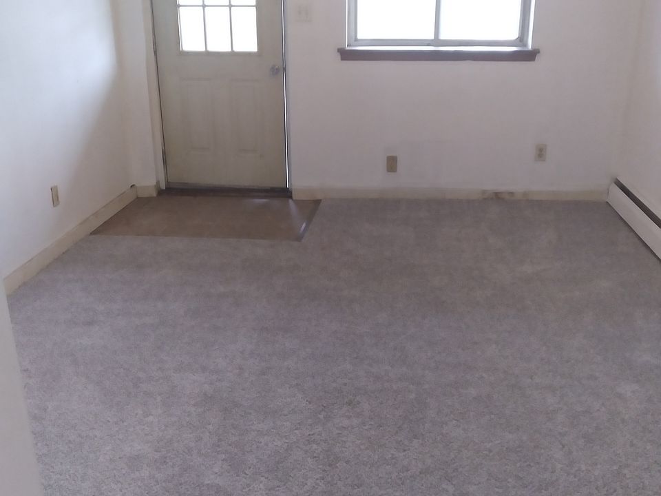 2nd image of 34 Rosalyn Ct #107M