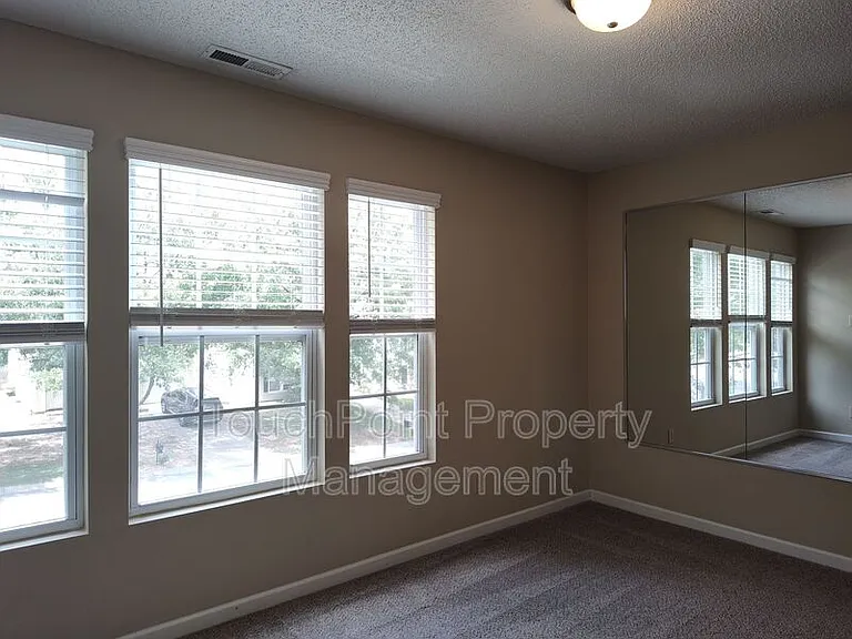 2038 Dunsmore Ln — Photo 21