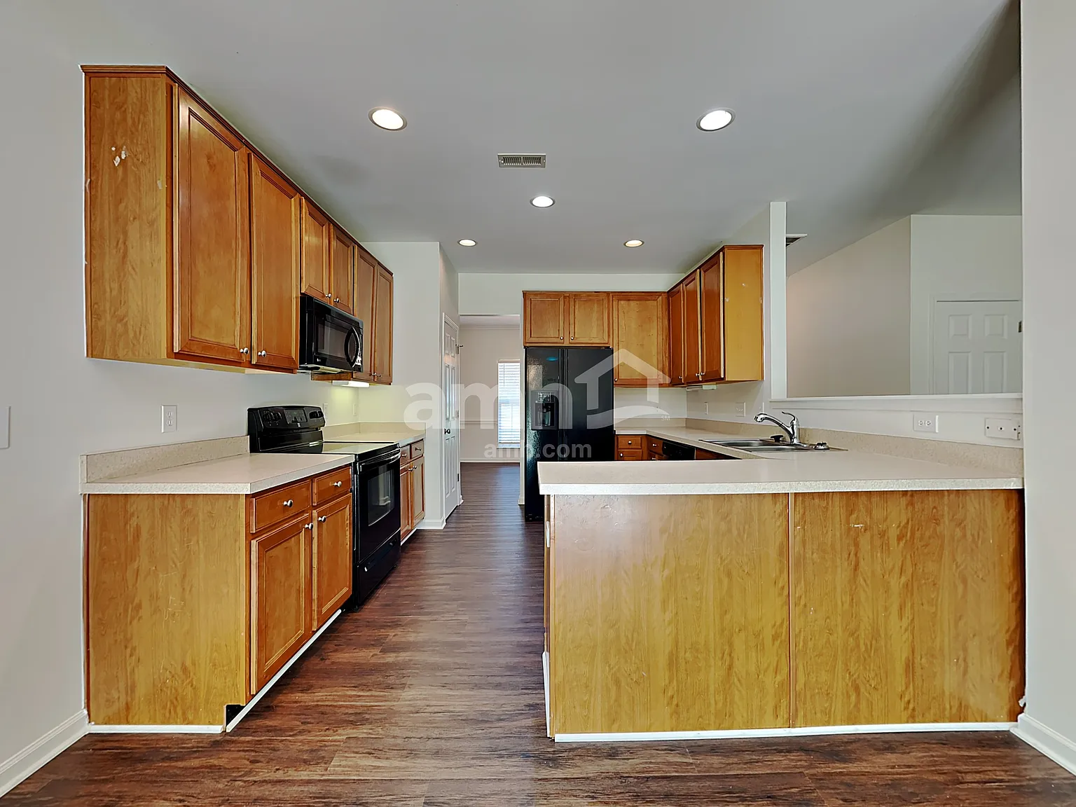 5 bed, 3.0 bath, 2506 sqft, $2,405 — Photo 3