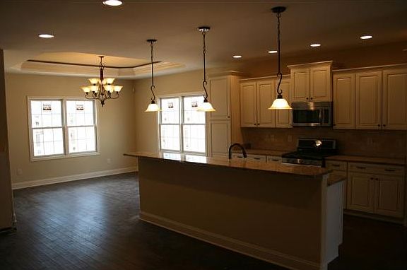 5th image of 267 Holland View Dr
