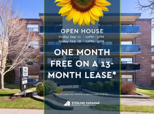 143 Stephen Dr #201, Etobicoke, ON M8Y 3N5