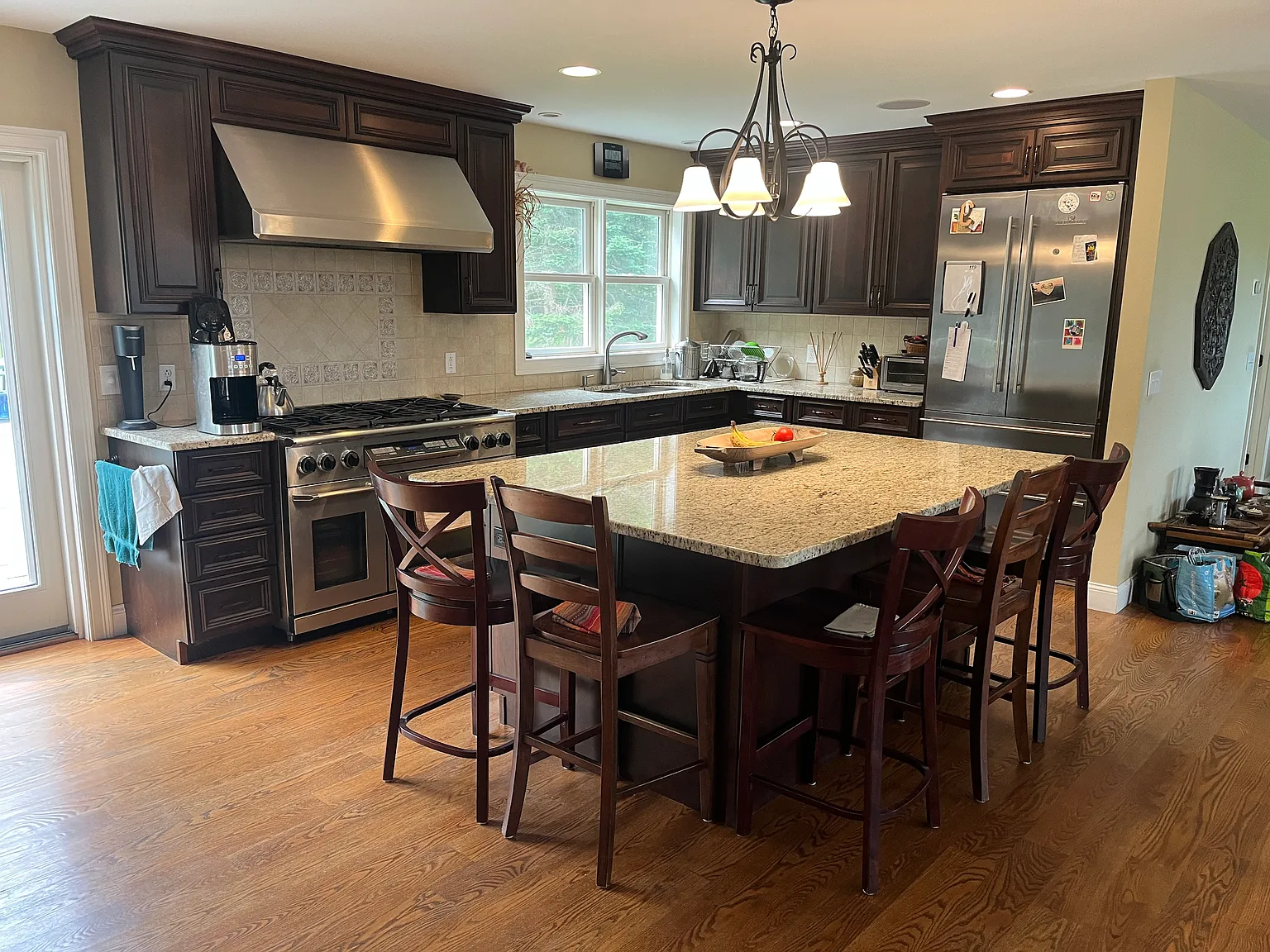 4 bed, 3.5 bath, 3700 sqft, $4,500 — Photo 4