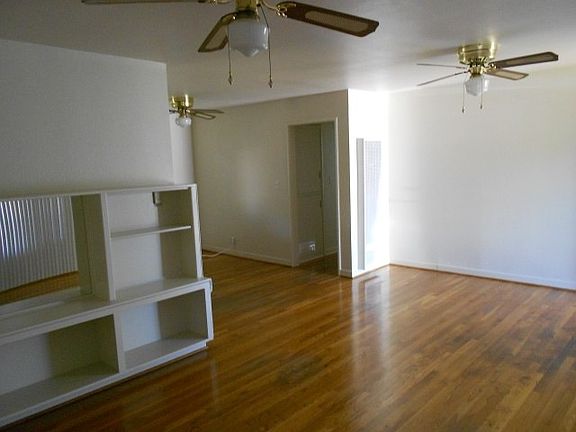 4th image of 150 E Barrymore St