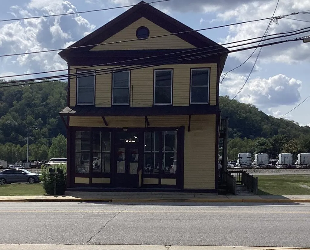 2511 Beech Ave — Photo 1