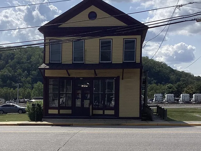 2511 Beech Ave — Photo 1