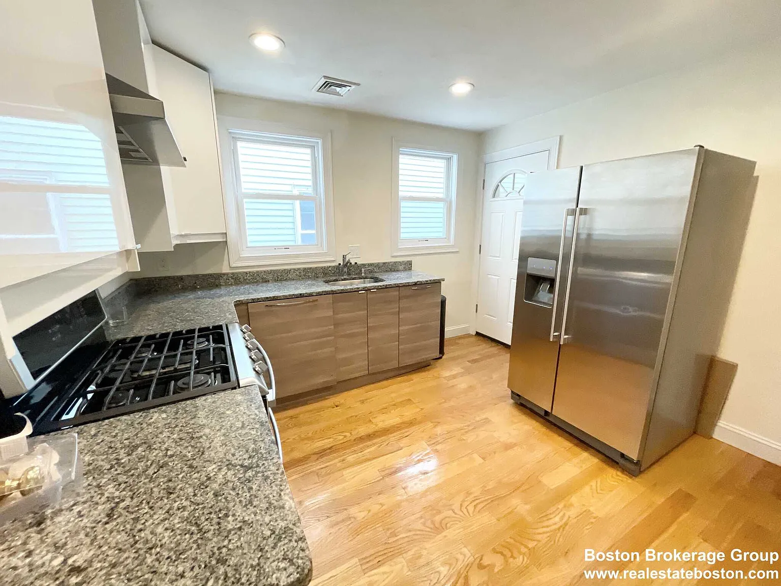 4 bed, $5,000 — Photo 2