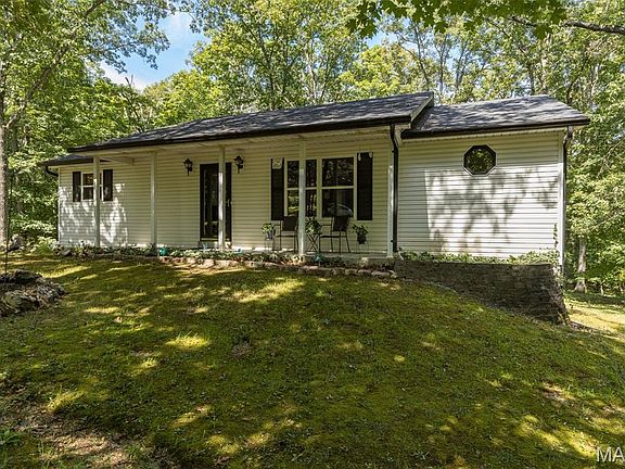 3rd image of 250 Meadow Woods Rd