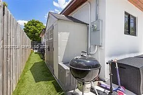4328 SW 9th Ter — Photo 32