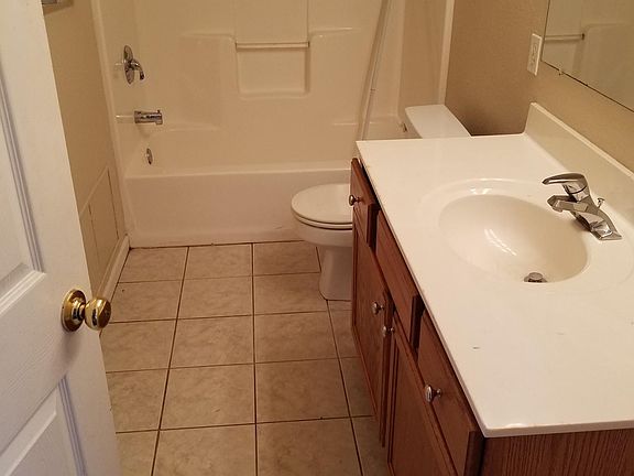 5th image of 725 Demaret Dr #A