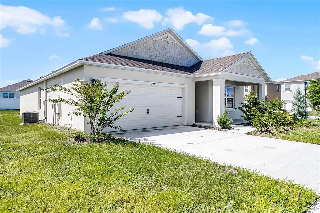 4 bed, 2.0 bath, 1882 sqft, $2,250 — Photo 2