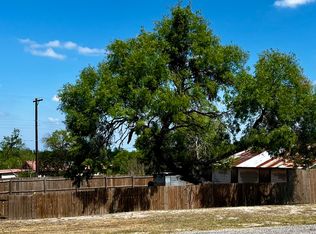 715 N Panna Maria Ave, Karnes City, TX 78118
