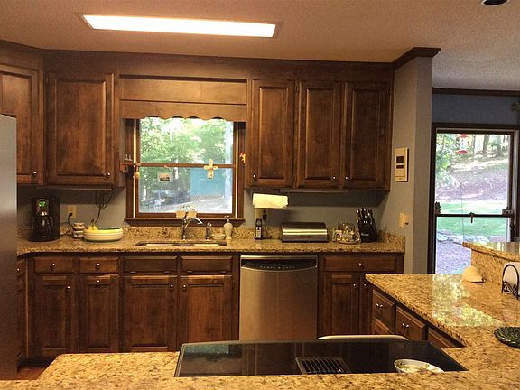 5th image of 128 Oakwood Dr