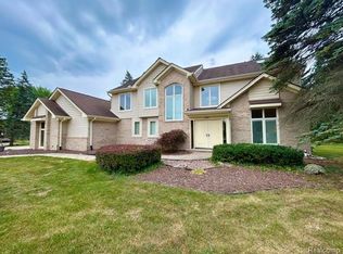 2123 McIntosh Dr, Troy, MI 48098