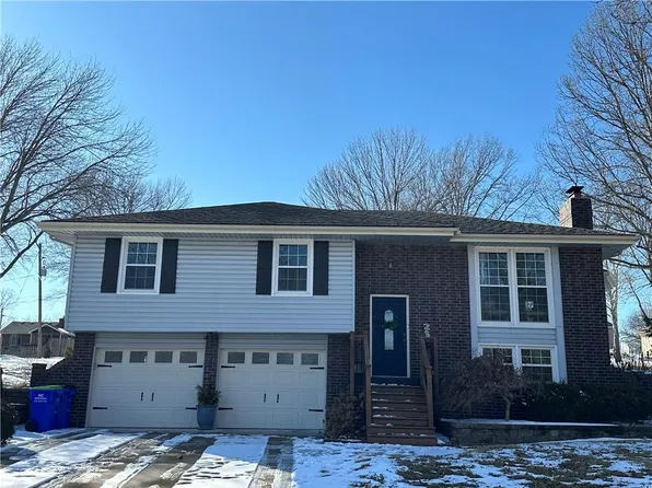 7002 Marion St, Shawnee, KS 66218