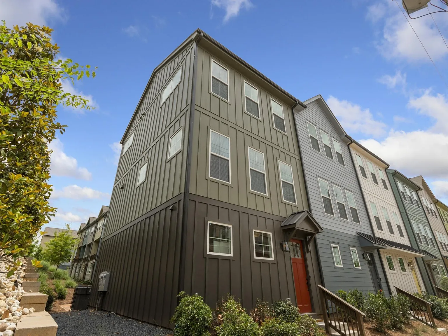 713 Agape Pl SE — Photo 2