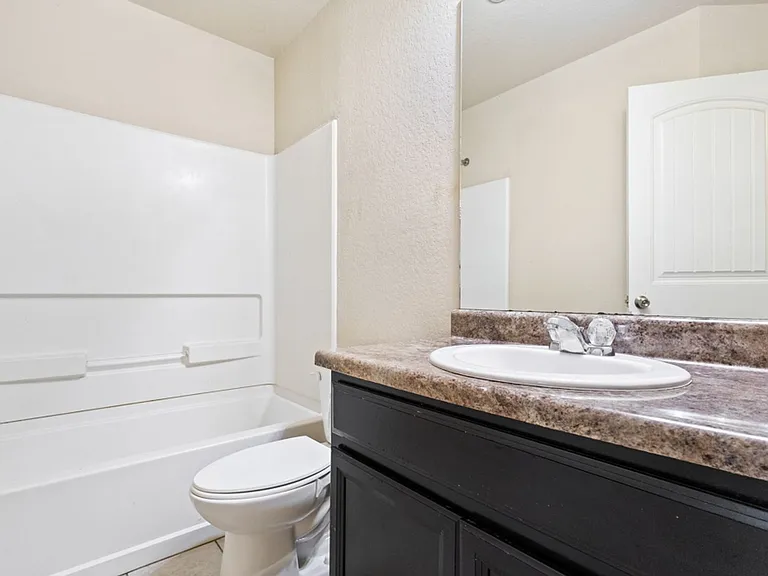 1533 Redbridge Dr — Photo 17