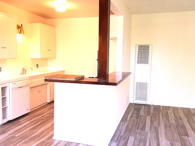 1150 Manhattan Beach Blvd #8 — Photo 7